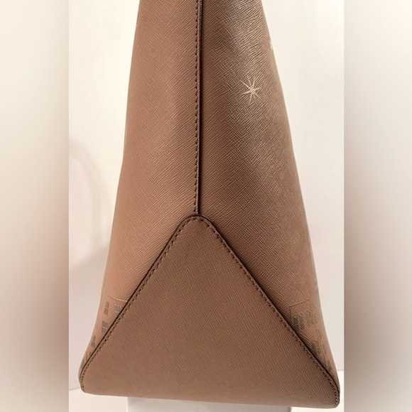 Henri Bendel || NYC Skyline W 57th Tote || EUC✨ w Dust Bag - Picture 8 of 16